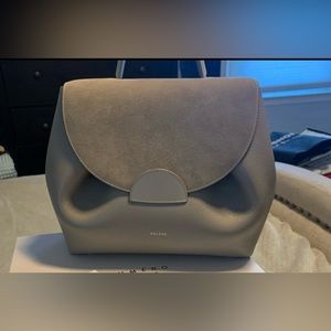 Numéro Un
EDITION TRIO GREY